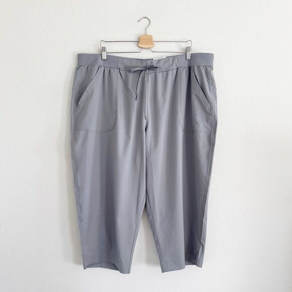 NWT St Johns Bay mid rise Capri in Colonial Pewter Drawstring waist Size XXL - Picture 2 of 7
